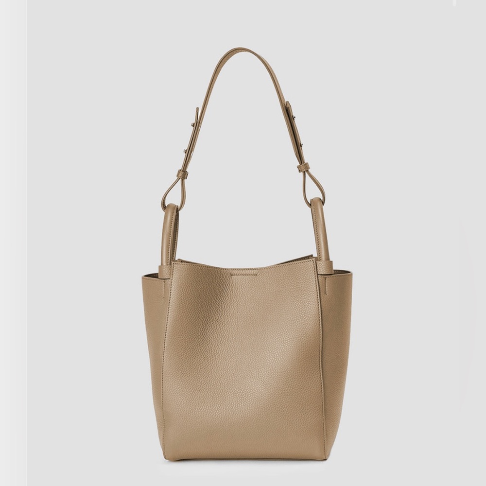 Sand Saunter Tote